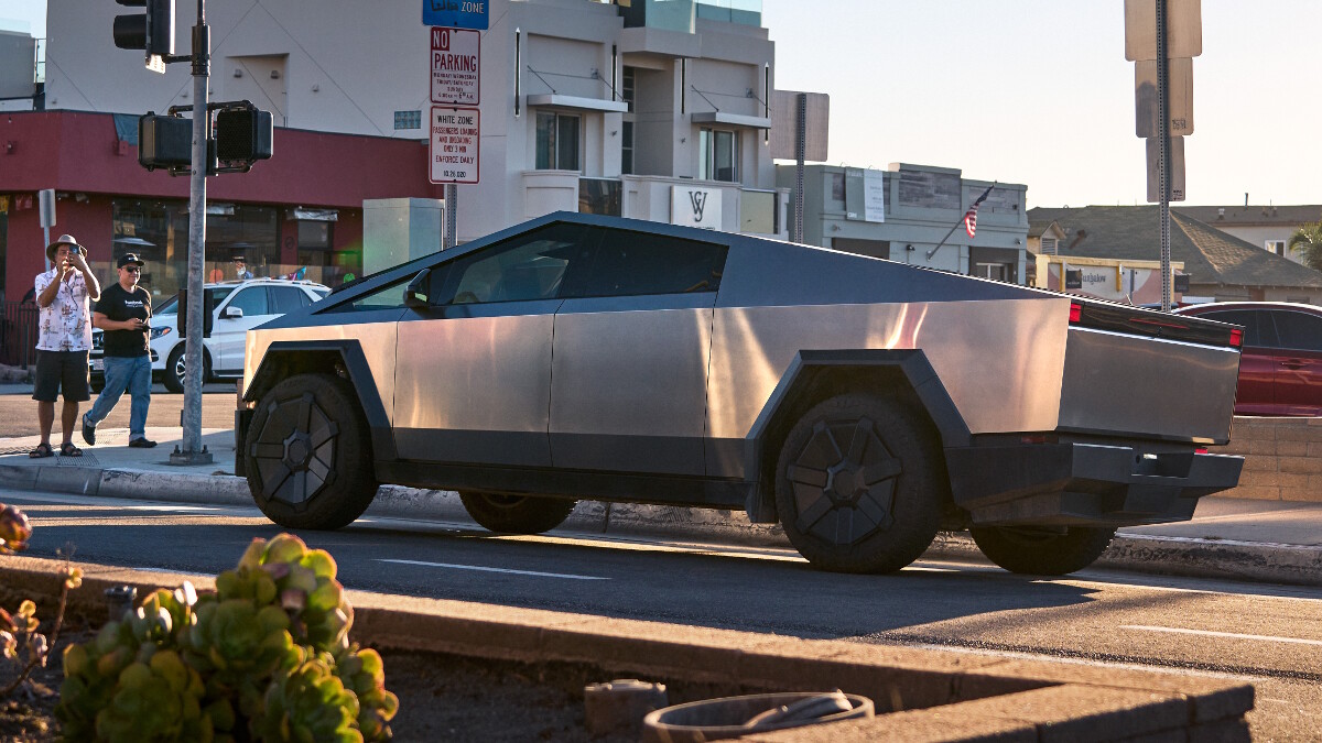 Tesla Cybertruck raises safety concerns with sharp design