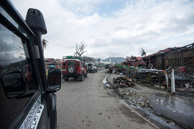 Land Rover Club of the Philippines visits Tacloban after Yolanda