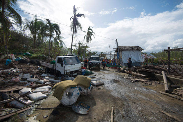 Land Rover Club of the Philippines visits Tacloban after Yolanda