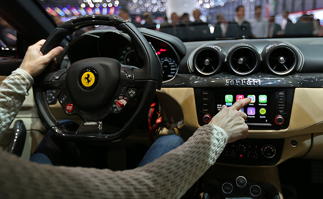 TopGear.com.ph Philippine Car News - Ferrari FF is first car to feature Apple’s CarPlay system
