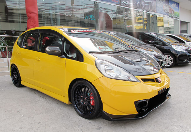 Хонда фит динамики. Honda Fit RS ge8. Honda Jazz Yellow. Honda Fit 2010 желтая. Honda Fit 2010 Green.