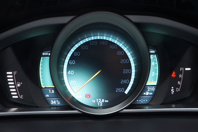 Volvo V40 gauges