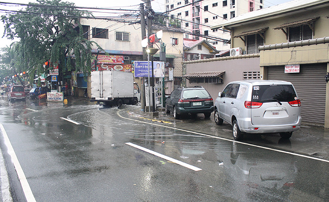 TopGear.com.ph Philippine Car News - Solon files bill banning the use of sidewalks, roads for parking, business activities