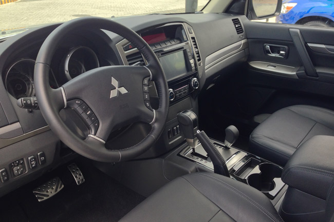 Интерьер mitsubishi pajero sport