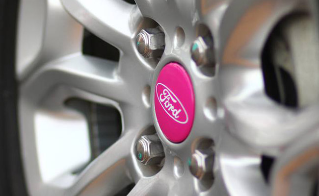 Pink Ford EcoSport joins Avon event for breast cancer awareness