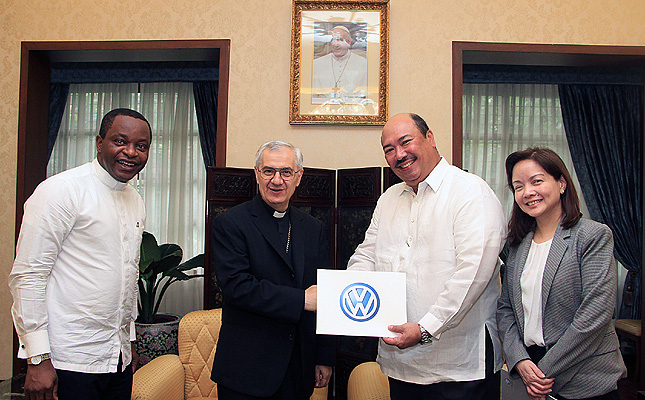 TopGear.com.ph Philippine Car News - Volkswagen PH turns over Touran ‘Popemobile’ to Manila Nunciature