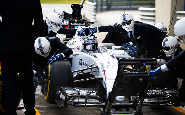 TopGear.com.ph Philippine Car News - Williams F1 team has the coolest-looking pit crew