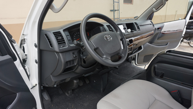 Toyota Hiace Super Grandia Lxv Photos Price Features Specs