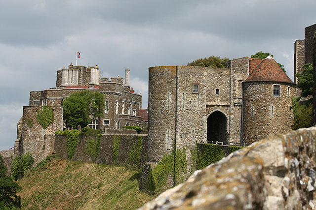 Bloody Banquets, Ghosts and Other Secrets of Great Britain's Most ...