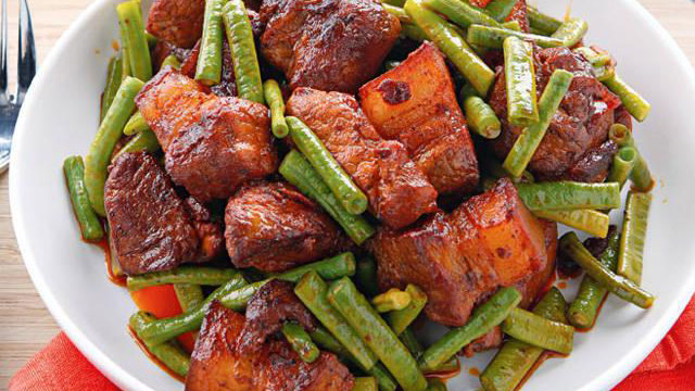 Adobo de Campesino or adobo with string beans on a serving plate