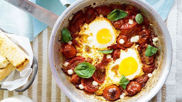 Bacon and Tomato Skillet Eggs Recipe