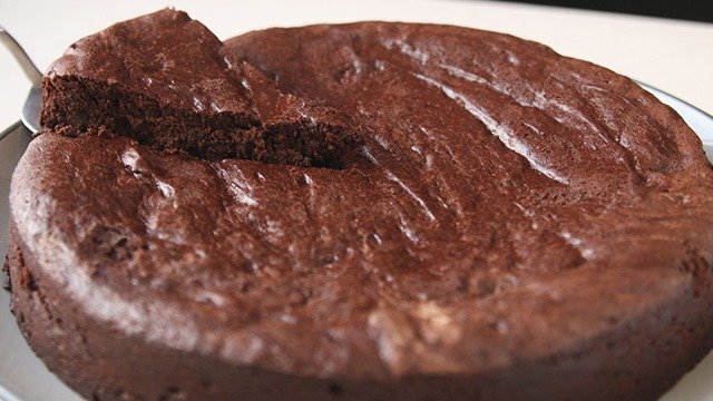 No flour? Use this recipe to make this flourless chocolate cake
