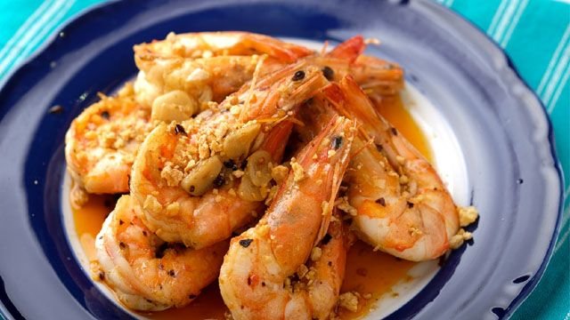 A generous serving of shrimps doused in chili garlic butter sauce.