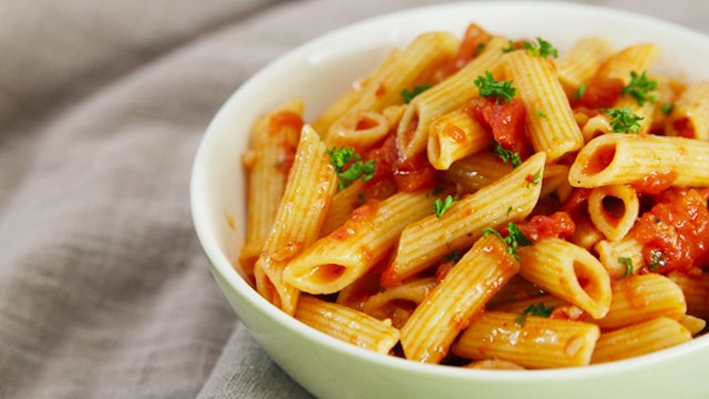 WATCH: How to Make Spicy Tomato Pasta (Pasta Arrabiata)