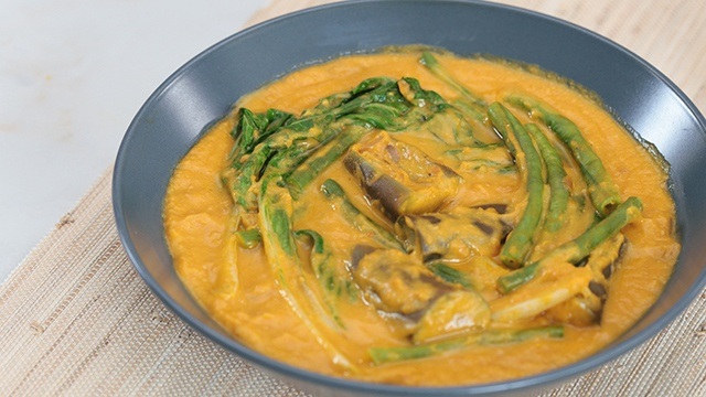 filipino vegetable kare kare recipe with vegetables in a bowl 