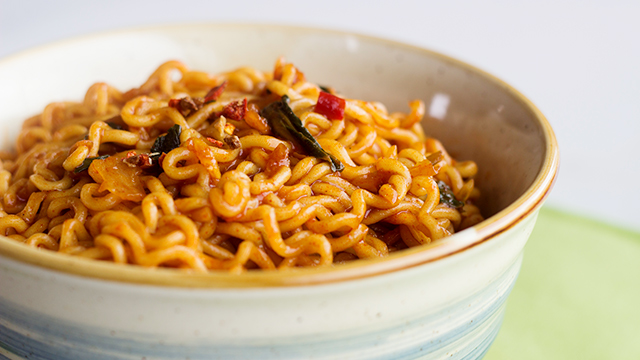 Sriracha Fans, You Have To Try This New Instant Noodle!