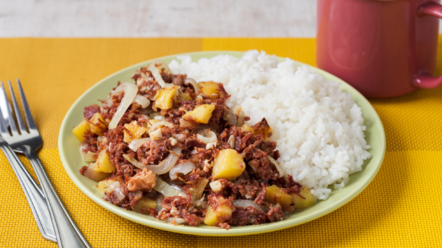 ginisang corned beef with rice