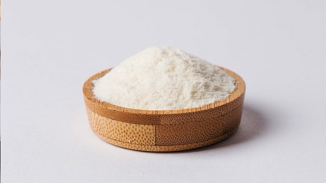 Powdered milk in a bowl. It can be used to make maja blanca without coconut milk.
