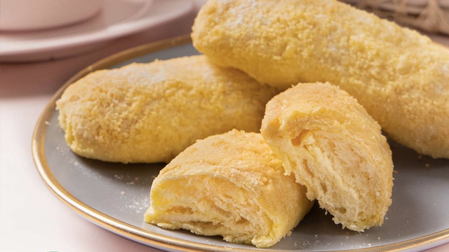 Conti's Queso de Bola Cheese Rolls