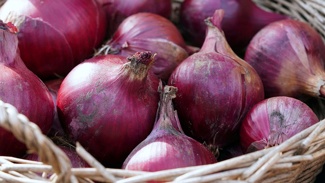 red onions sibuyas in a basket
